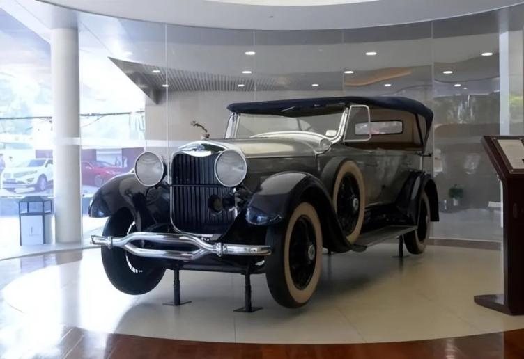 1922年林肯首款豪华型轿车ModelL
