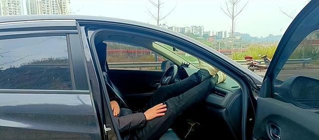 开车坐车有3个坏毛病，一定要马上改正，永远要把安全放在第一位,