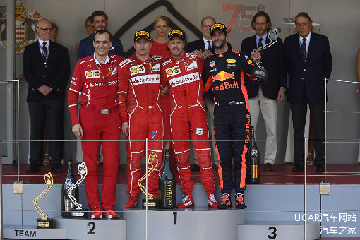 Vettel(前排右2)、Räikkönen(前排左2)、Ricciardo(前排右1)拿下前3名。