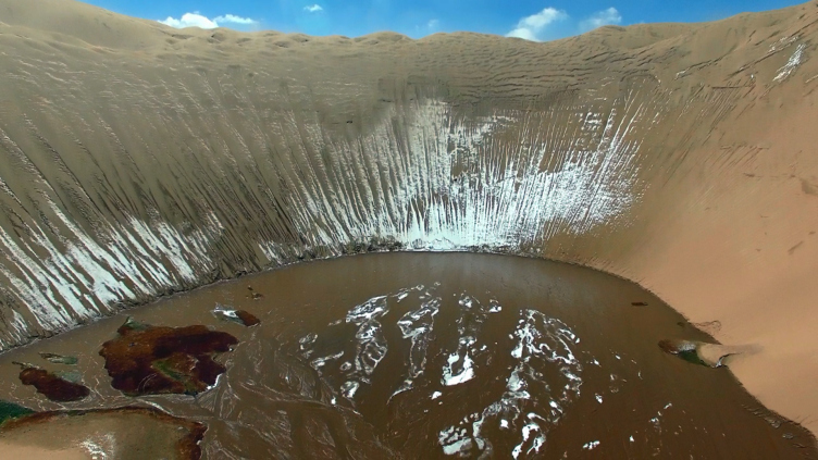 沙子泉，海拔4000米，分布着巨大的泉眼