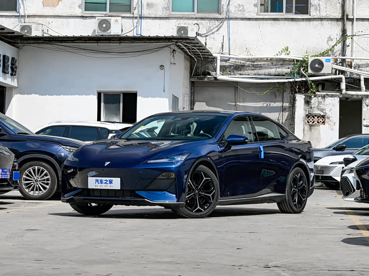 纯电续航135km深蓝sl03荣耀版上市优惠价1299万元起