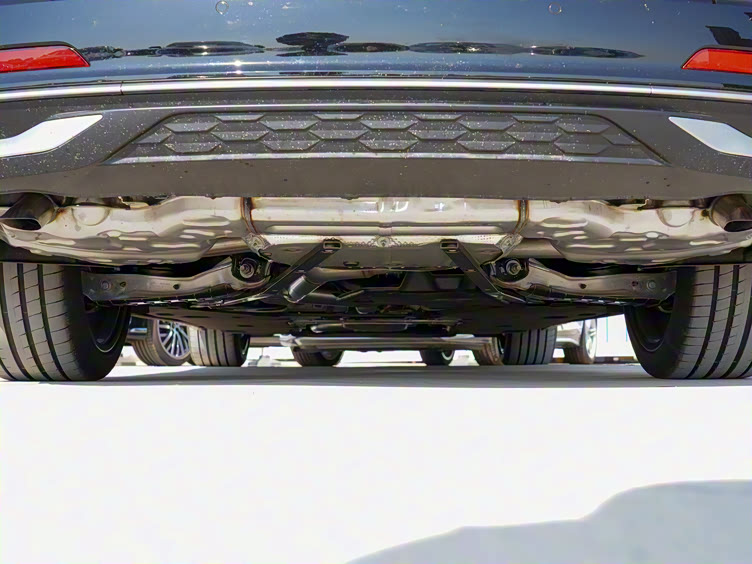 在动力性能方面,奥迪a6l搭载了2.0t高低功率发动机和3.