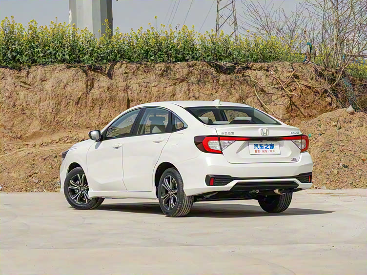 本田终于发飙了准b级轿车降至688万油耗471l只喝92粗粮