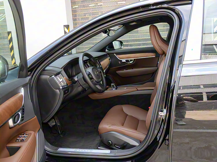 奥迪a6l引领豪华车市尽显高端气质