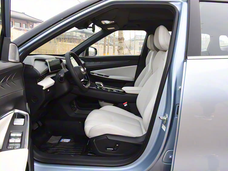 长安cs55plus在内饰设计上,两款车型均致力于营造舒适的驾乘空间.