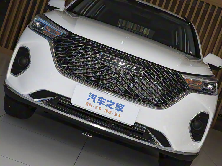 哈弗m6在空间方面,风行t5盛世款的长4545mm,宽1855mm,高1760mm的车身