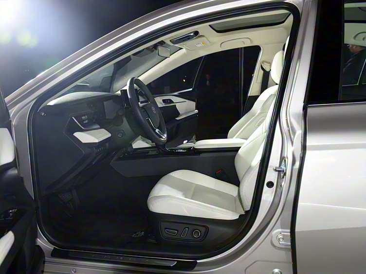 全新凯美瑞运动风格融合先进科技