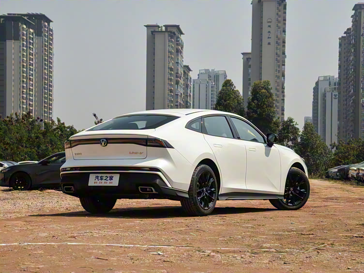 外形细节有变动长安新款univ将于3月20日上市燃油插混双版本