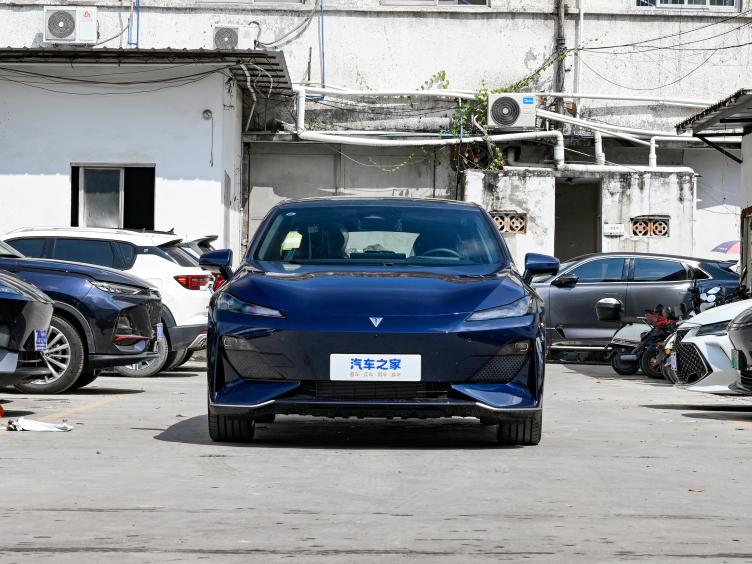 纯电续航135km深蓝sl03荣耀版上市优惠价1299万元起