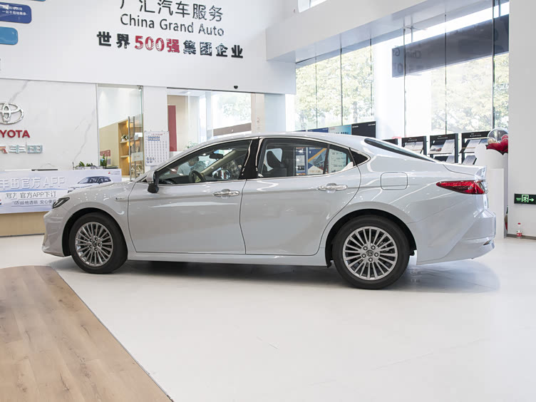 丰田凯美瑞领跑中级车市场新风向
