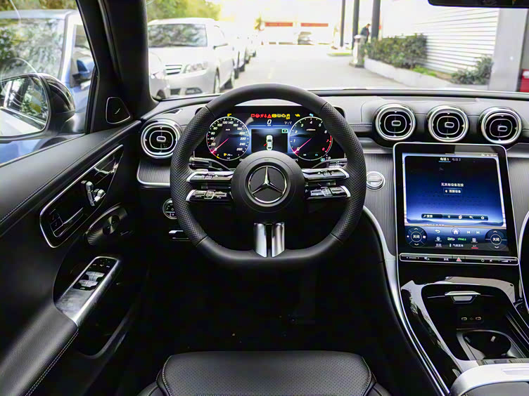 2024款奔驰c级传统豪华与现代科技的完美结合