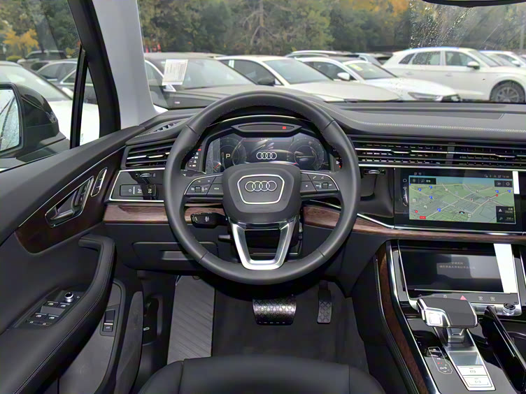 宝马x5国产化提升竞争力精致内饰引领潮流