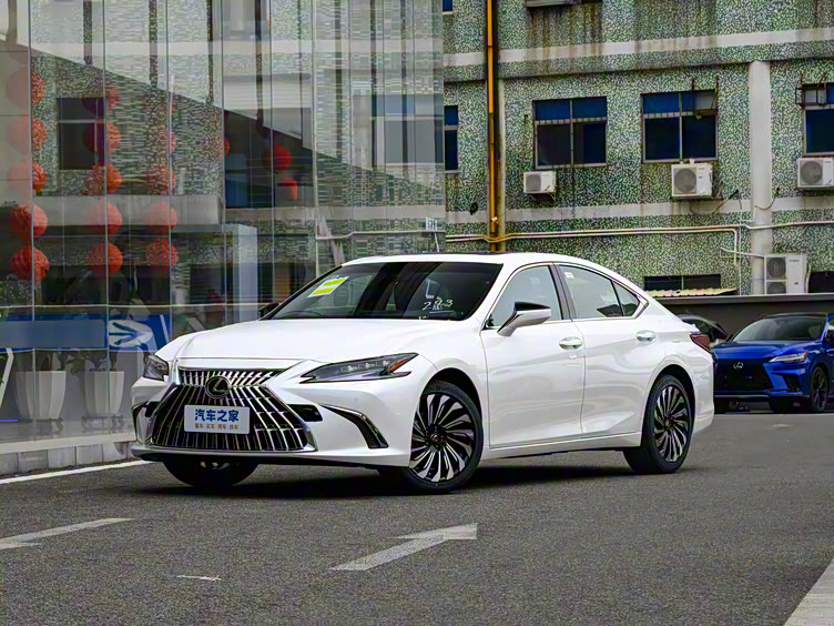 豪华与性价比的选择雷克萨斯es与丰田亚洲龙