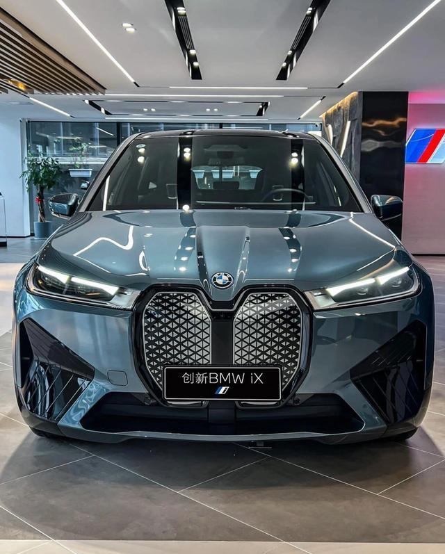 宝马电动suv2021款图片