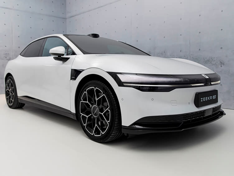 极氪007轿车以极简主义设计诠释未来_车家号_发现车生活_汽车之家