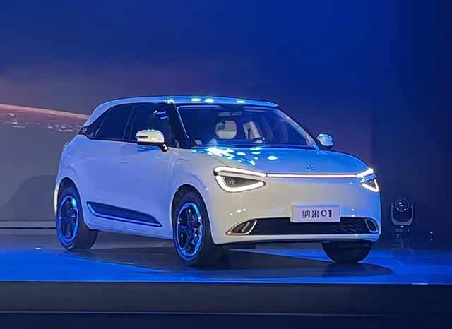 搭载东风自研的马赫e"十合一"电驱总成,展现了东风在电动汽车技术上的