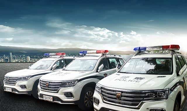 故宫附近一辆国产北京bj80外观似奔驰大g侧面贴2字让人敬畏