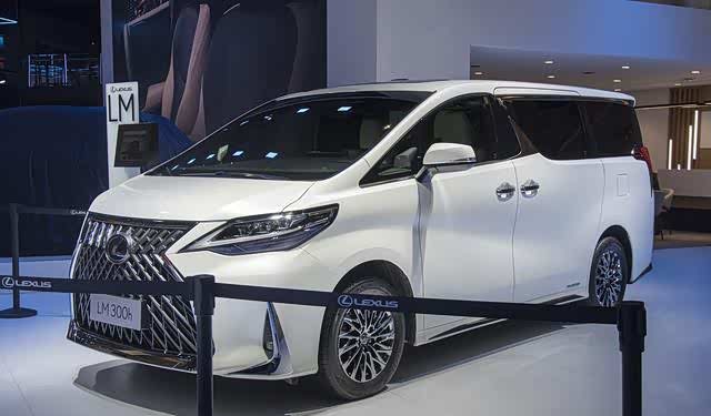 雷克萨斯lm售价近200万的天价商务车凭什么卖这么贵