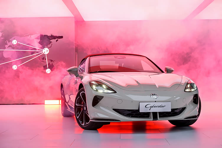 最便宜的敞篷跑车带剪刀门电动5秒级mgcyberster上市3198万