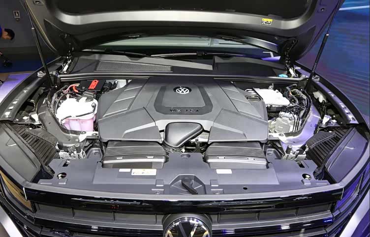 总结:作为大众的旗舰级suv,途锐曾经是大众的一代图腾,但是大众现在学