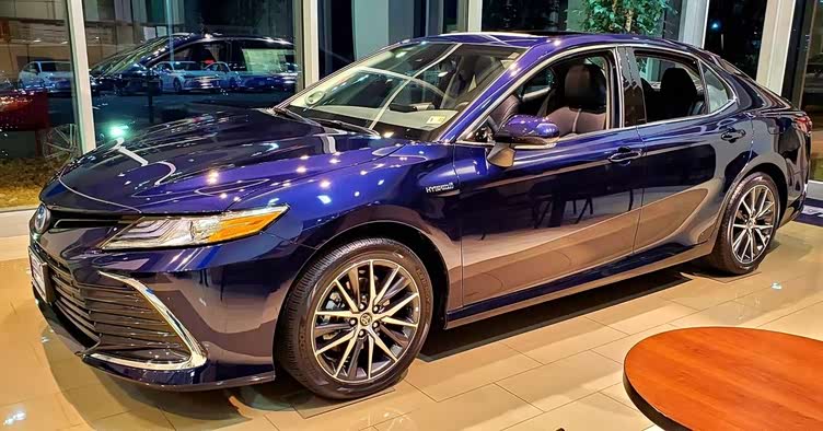 新款丰田凯美瑞美版实车,全新前脸造型,气场更加强大!