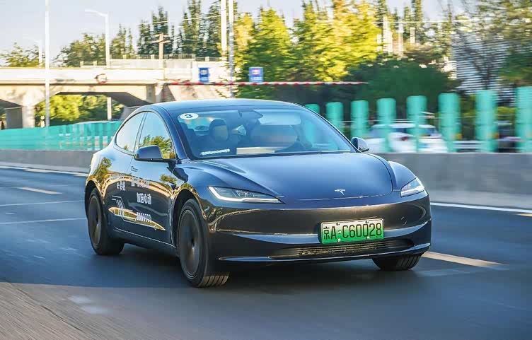 试驾23款特斯拉model 3焕新版 这套原厂米其林轮胎的学问可真不少