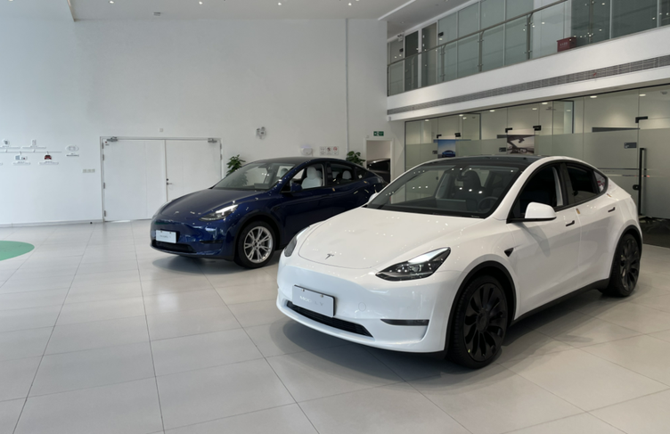 豪华车销量排行_豪华车上半年销量:奥迪雷克萨斯“跳水”,一自主品牌暴涨近3倍(2)