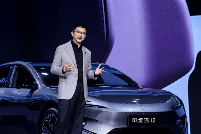 阿维塔12全球上市梁朝伟全球代言一眼倾情售价3008万元起