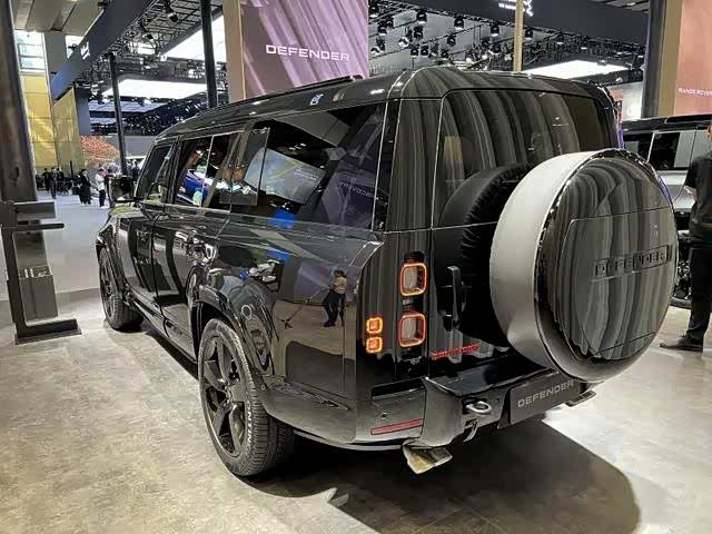 2024款路虎卫士50tv8车型亮相广州车展并上市售价1266万元起