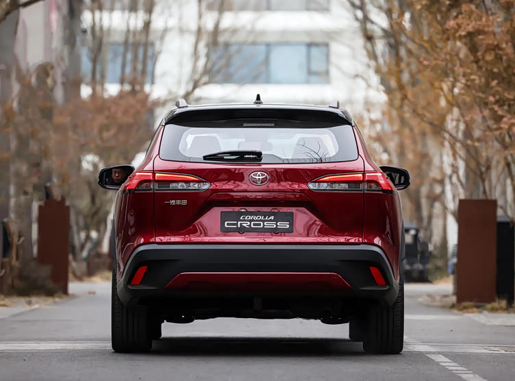 丰田卡罗拉suv更新,直接2.0l双擎,油耗4.56升,远低于逍客