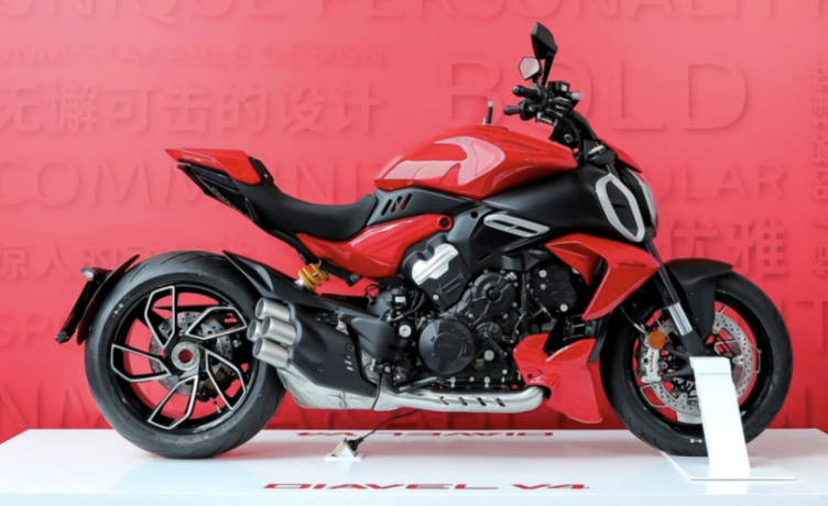 杜卡迪大魔鬼diavel v4的核心設計元素是搭載1158cc v4 granturismo