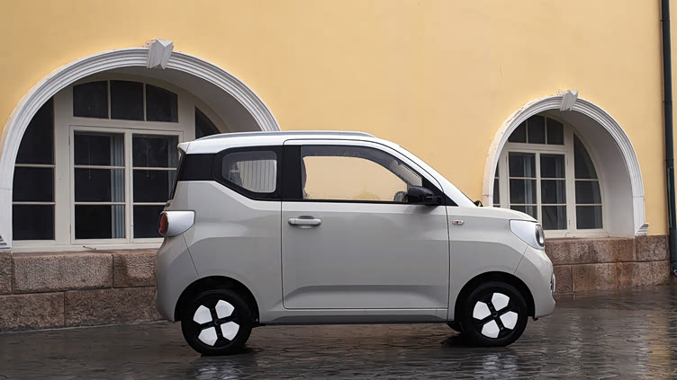 215公里续航,能否拿捏年轻人?体验新款五菱宏光miniev马卡龙_车家号_