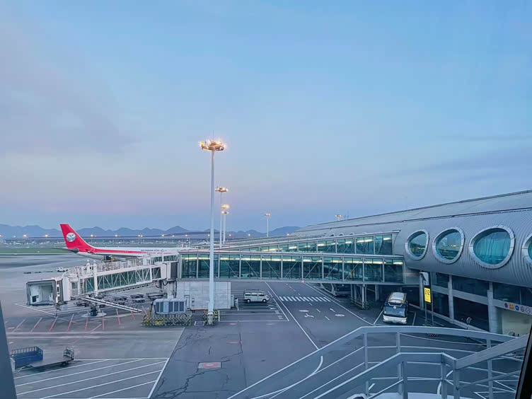 重庆机场停车场收费标准重庆江北机场附近停车场