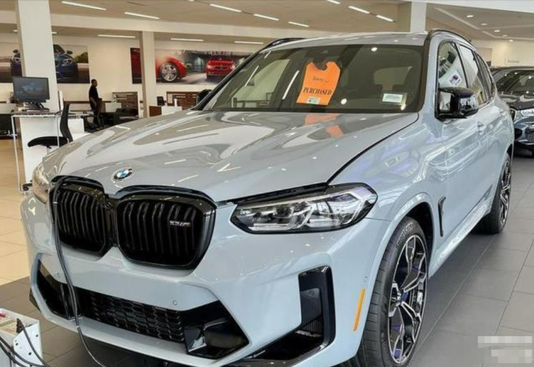 熏黑运动套件,新款宝马x3实车图,搭载3.0t引擎 四驱,太帅了!