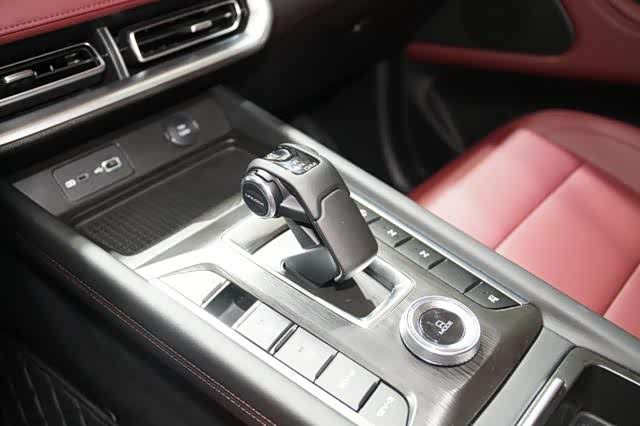 长城炮龙弹,外观"硬派霸气",设计手法非常大胆,仅售25.68万