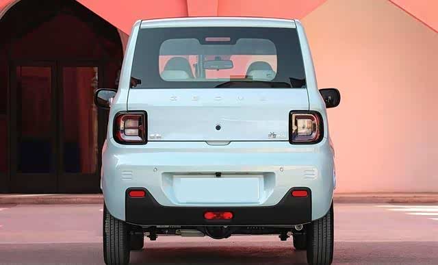 国产又一买菜代步小车吉利熊猫mini实车亮相2门4座两种动力