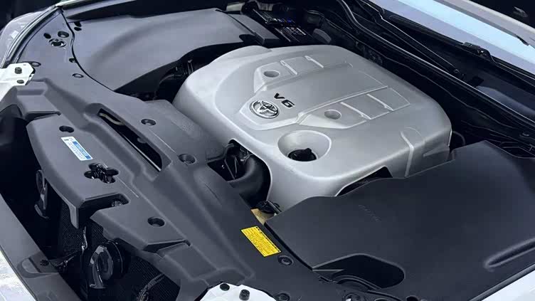 发动机舱深度清洁后,一尘不染,干净舒心.内饰欣赏,质感拉满了.