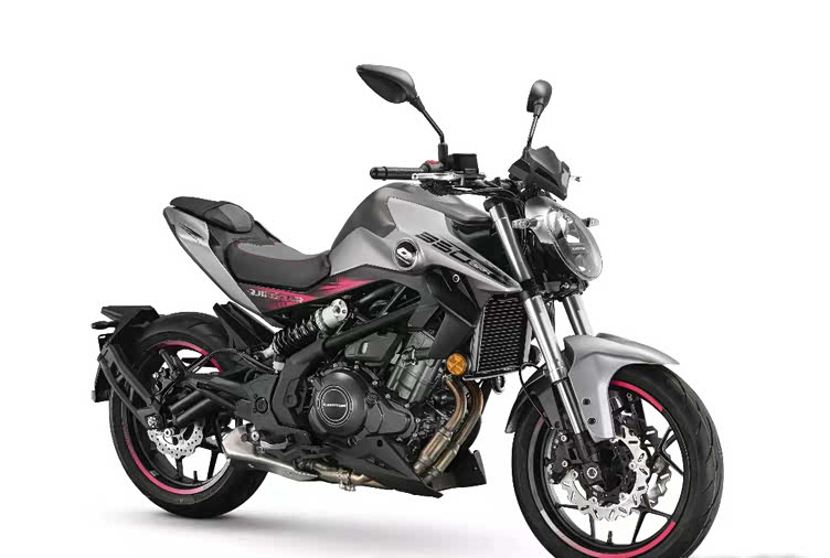 这5款动力强,颜值高,配置全的300cc街车,是你的第一台车吗?