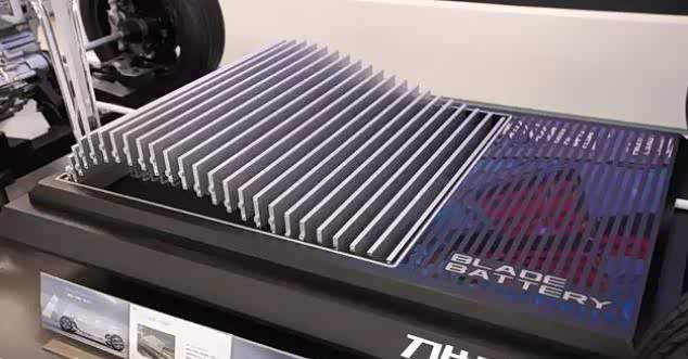 特斯拉和比亚迪的电池技术根本没有可比性对比后差距一目了然