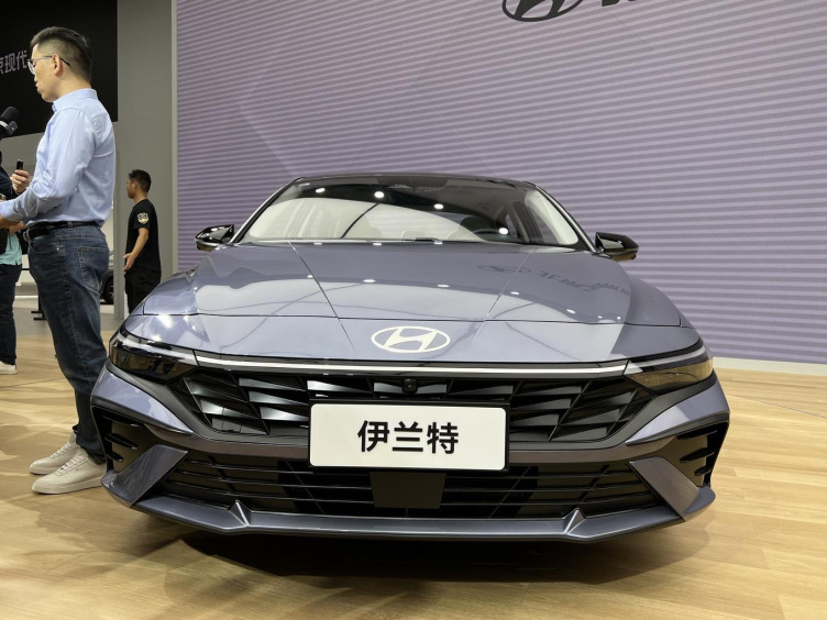 北京现代全新伊兰特紧凑型车的时尚演绎锋锐之气弥漫