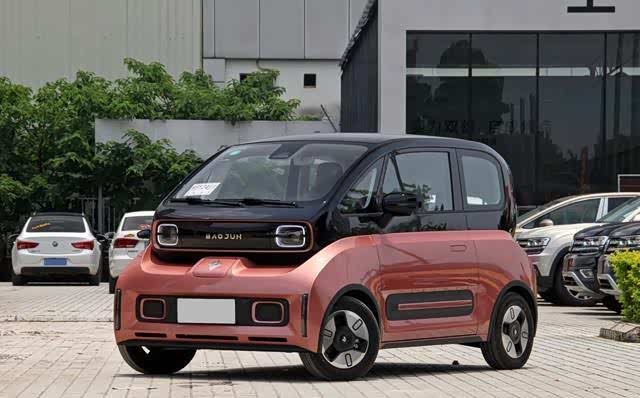 新宝骏e300plus怎么样限牌城市通行利器支持家充更便捷