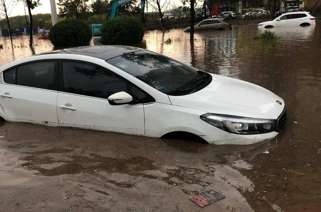 原價20萬的優質汽車泡水之後值2萬嗎小心二手車市場的貓膩