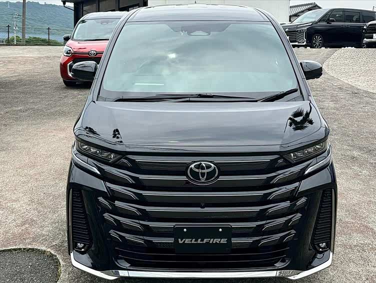 全新丰田威尔法海外实车曝光国内售价8990万起