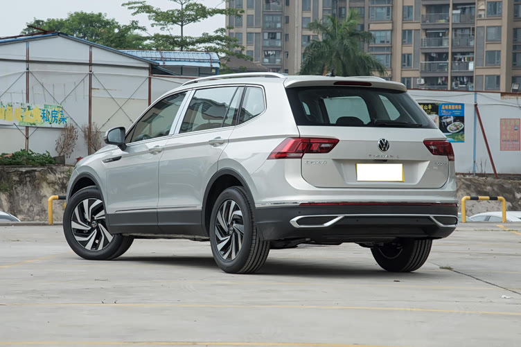 大众途观l 300tsi智享版上市,配全新1.5t发动机,售价19.