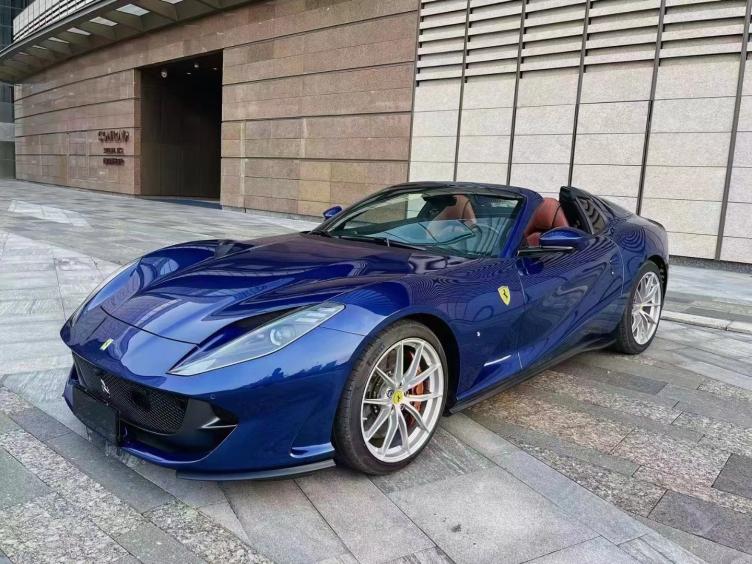 法拉利 812gts 环法蓝 5000公里,开新车发票 超品味的配色