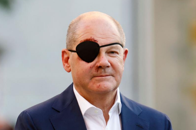 舒尔茨戴着眼罩在车展开幕式上致辞