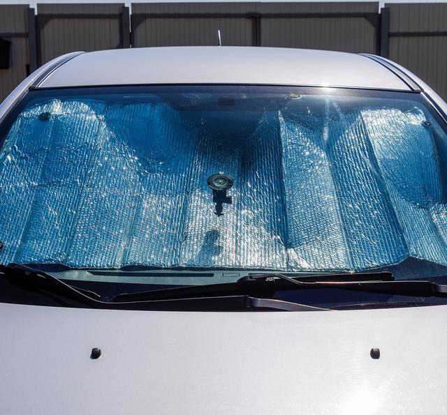 汽车前挡风玻璃排水孔怎么清理
