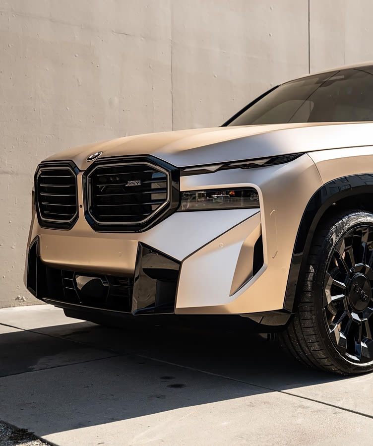 哑光金武士宝马xm这涂装帅气不