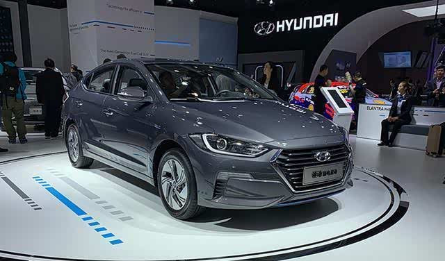 在外观方面,领动phev版本与纯汽油版车型大体保持一