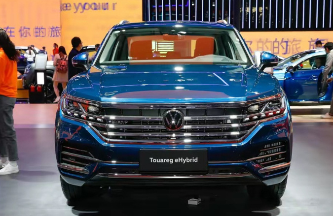 途锐插电混动版重23吨比肩x5双独悬57s破百油耗仅36l